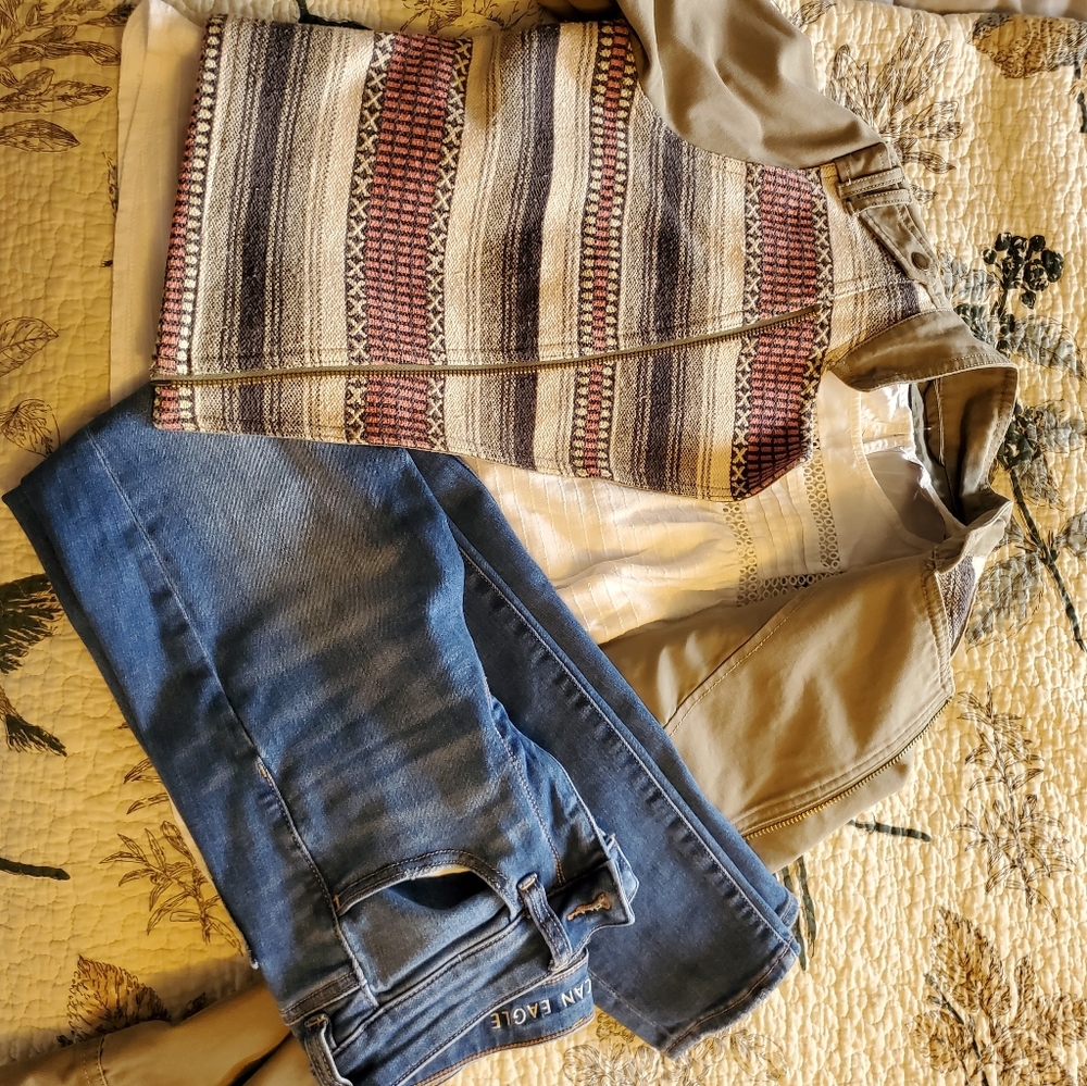 ADORABLE  American Eagle crop jacket!
